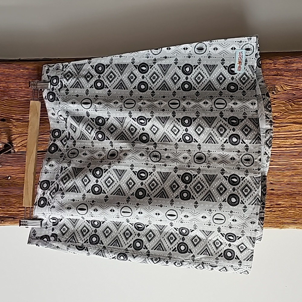 RIPSKIRT Hawaii tribal geometric gray black Size Large NWT